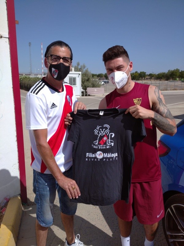 Cache se llevó de regalo la camiseta de la Filial Málaga.