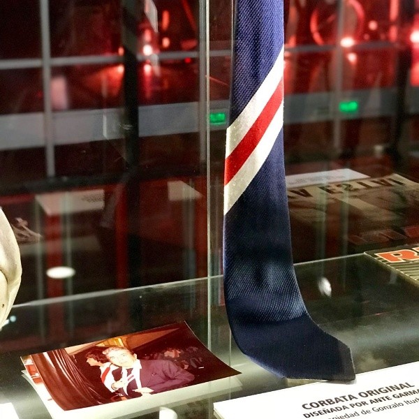 La corbata de Angelito en el Museo River.