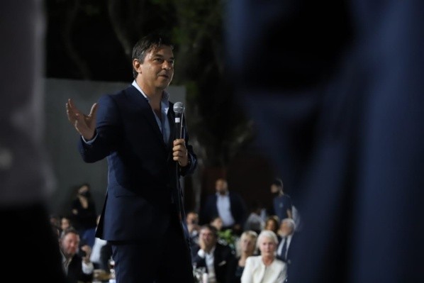 Gallardo subió al escenario y recordó cómo fue el momento en que eligió a Enzo Pérez para atajar (Foto: Fundación River).