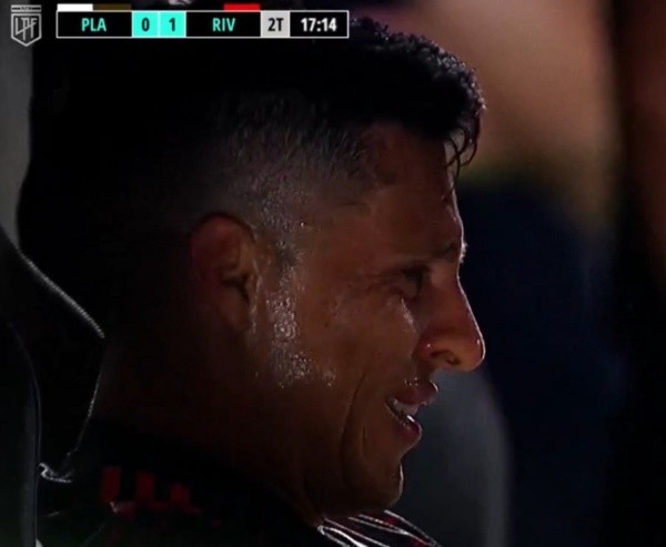 La imagen de Enzo llorando en el banco de suplentes (Foto: Captura de TV).