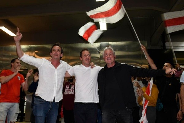Brito, Patanián y Villarroel festejaron tras la victoria en las urnas. (Foto: Prensa River).