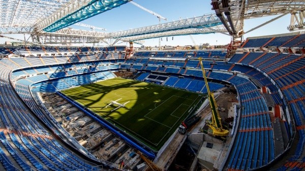 Actualmente, el Bernabéu está en plena obra para reformarlo y techarlo (Foto: Real Madrid).