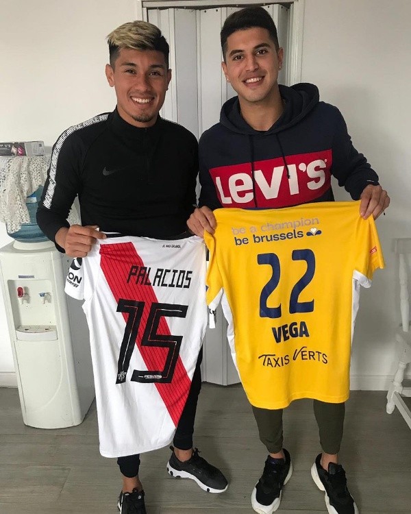 En 2019, Vega se reencontró con Exequiel Palacios (fueron compañeros en Inferiores) e intercambiaron camisetas.