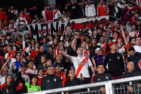 Los fanáticos millonarios disfrutaron de una noche de Copa redonda (Foto: Getty).