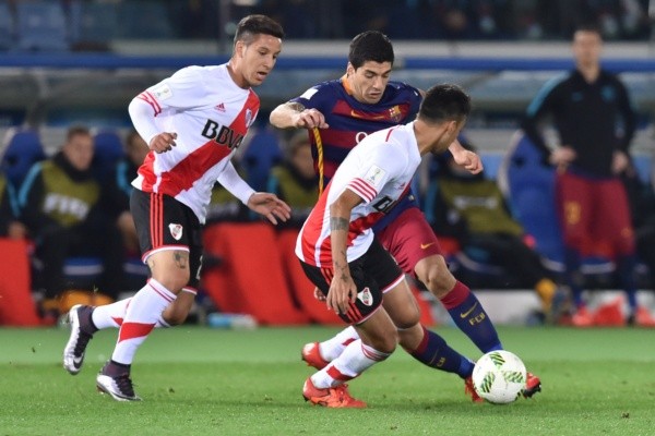 El cruce entre Luis Suárez y River: hizo dos goles en la final del Mundial de Clubes 2015 (Foto: Getty).