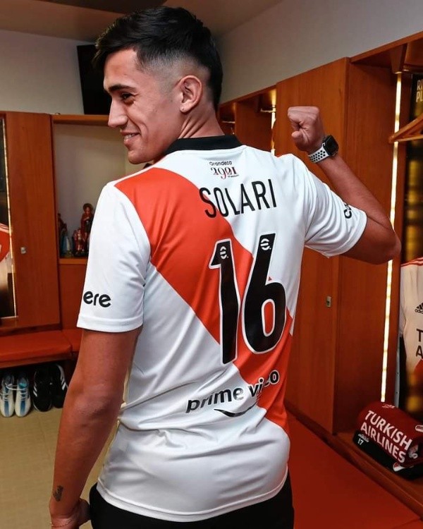 El dorsal que llevará Solari (Foto: Prensa River)