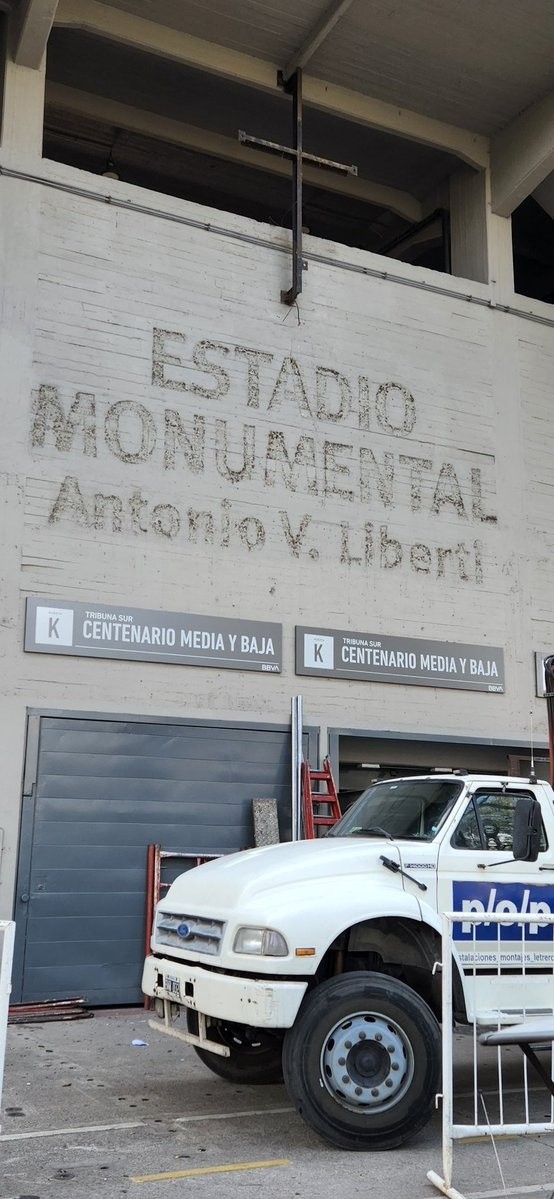 Así quedó el acceso a la tribuna Centenario (Foto: Javier Gil Navarro)