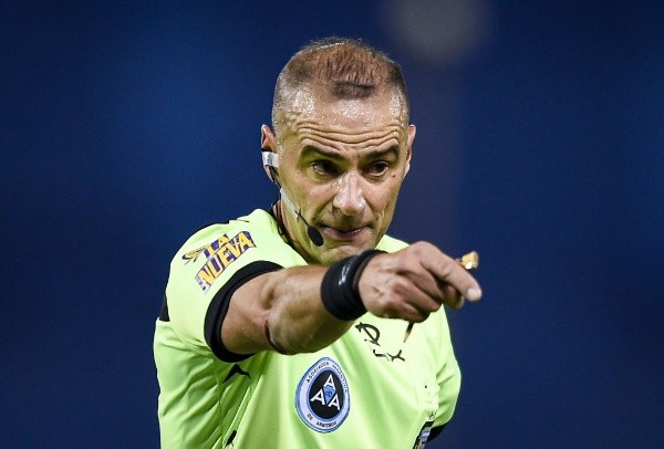 Diego Abal será uno de los dos árbitros encargados del VAR en La Boca. (Foto: Getty).