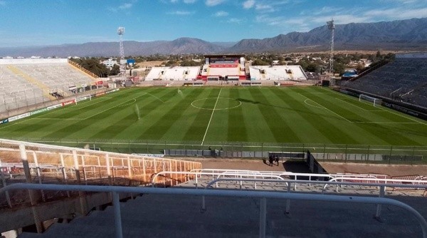 Los hinchas coparán el estadio de La Rioja.