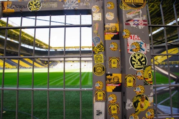 El cerco metálico en el estadio del Borussia Dortmund