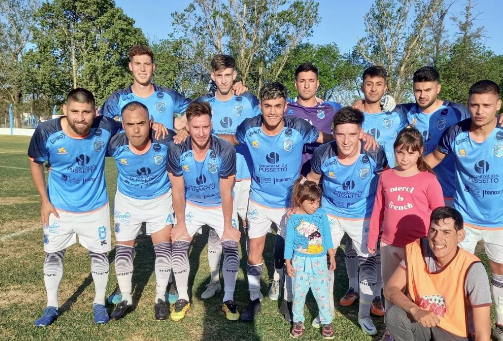 Abajo a la izquierda, el Kity, que está en el club desde 2019, posa junto a sus compañeros. (Foto: Prensa 9 de Julio).