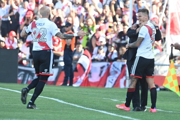 Zucu le dedicó el primer gol de la tarde al Muñeco. (Foto: Prensa River).