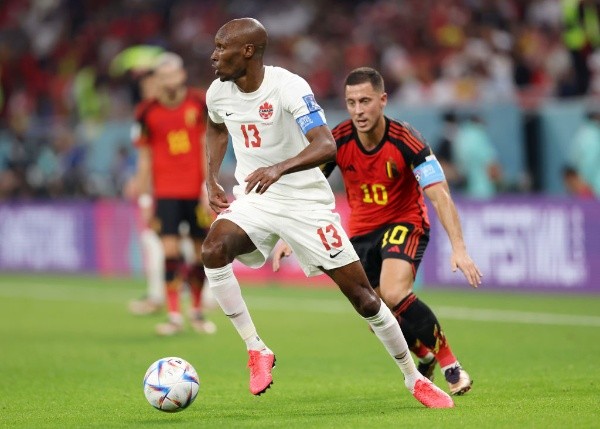 Hutchinson tuvo sus primeros minutos en el Mundial de Qatar e hizo historia con su selección. (Foto: Getty).