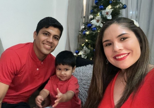 Robert Rojas con su mujer y su hijo (Instagram)