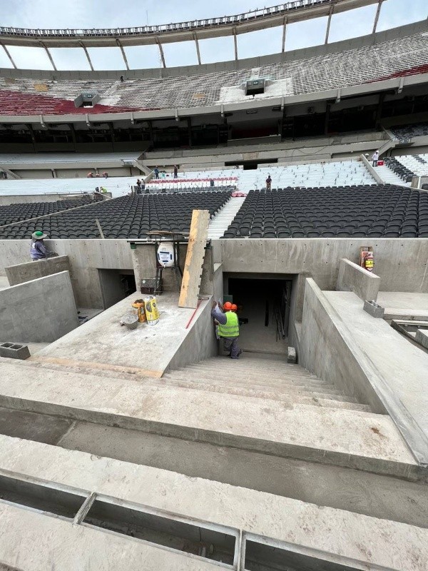 Los detalles del nuevo túnel para la salida de los equipso (Foto: @ObrasRiverPlate)