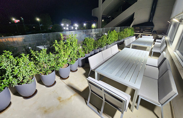 El balcón externo de la concentración millonaria (Foto: Prensa River)