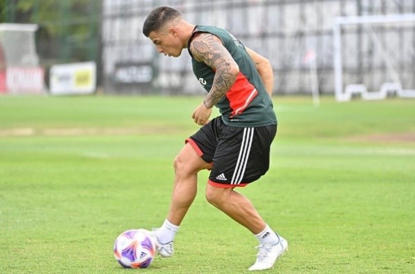 Elías López ya entrena con la pelota (Foto: Prensa River)