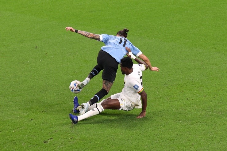 Darwin Núñez pidió penal pero el árbitro fue a verlo al VAR y mantuvo su decisión (Getty Images)