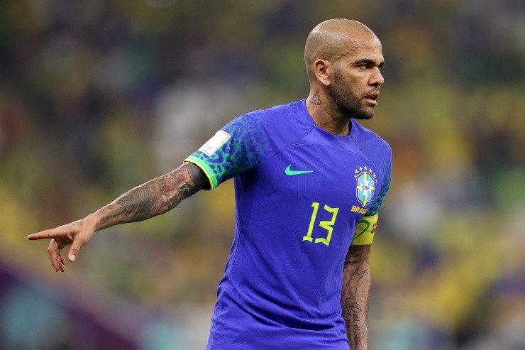 Dani Alves volvió a jugar un partido mundialista (Getty Images)
