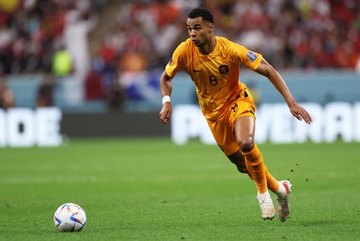 AL KHOR, QATAR - NOVEMBER 29: Cody Gakpo of Netherlands on the ball during the FIFA World Cup Qatar 2022 Group A match between Netherlands and Qatar at Al Bayt Stadium on November 29, 2022 in Al Khor, Qatar. (Photo by Clive Brunskill/Getty Images)