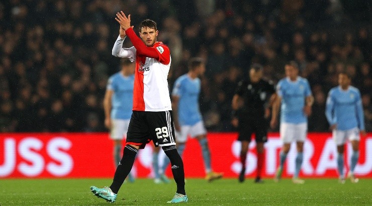 Santi Giménez acapara la atención en Europa. (Getty Images)