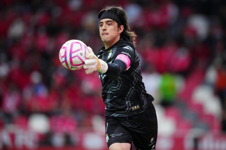 Toluca, Estado de Mexico, 13 de octubre de 2022. Carlos Acevedo, durante el partido de ida de los Cuartos de Final del torneo Apertura 2022 de la Liga BBVA MX, entre los Diablos Rojos del Toluca y los Guerreros de Santos Laguna, celebrado en el estadio Nemesio Diez. Foto: Imago7/ Rafael Vadillo