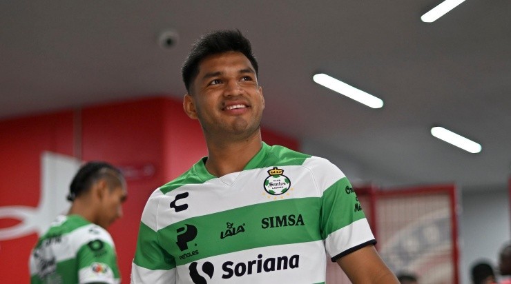 Mudo Aguirre vuelve a sonar para salir de Santos. (Imago 7