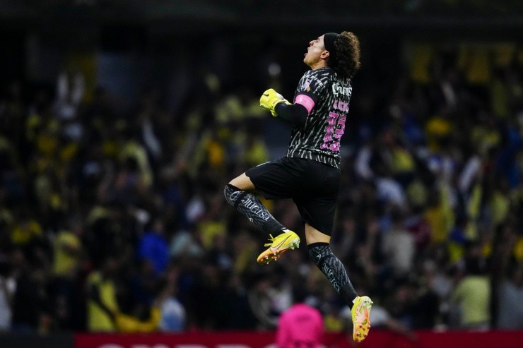 Ochoa en festejo con el América (Imago7)