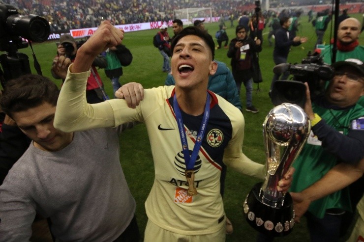 Edson Álvarez en festejo del título (Imago7)