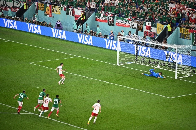 Guillermo Ochoa Robert Lewandowksi