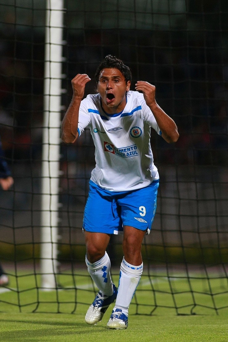 Biancucchi. primo de Messi, con la camiseta de Cruz Azul (Jam Media)