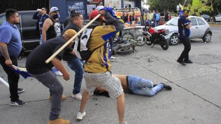 Sensitive images: America supporter, brutally beaten in San Luis