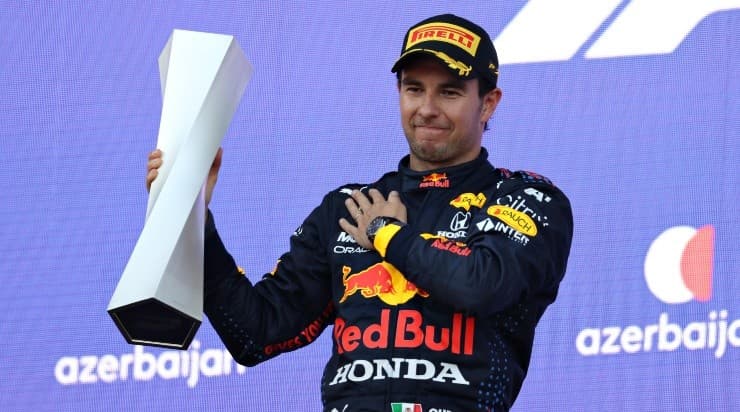 El primer triunfo de Checo con Red Bull fue en Bakú. (Getty)