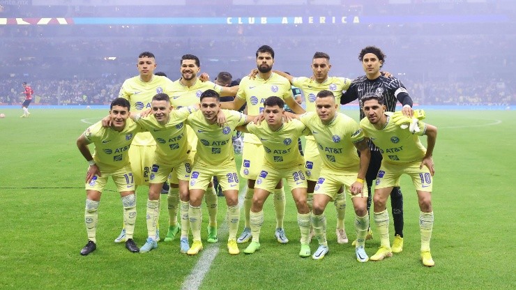 La alineación del América ante Chivas en la jornada 15 del Apertura 2022.