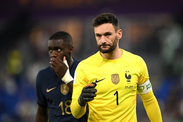 Lloris y una salvada descomunal sobre Zielinski (Getty Images)