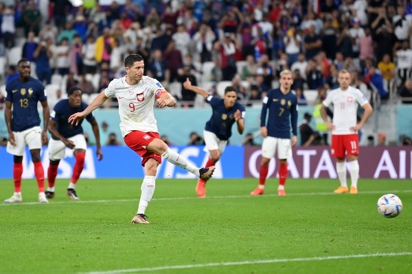 Robert Lewandowski descontó de penal (Getty Images)