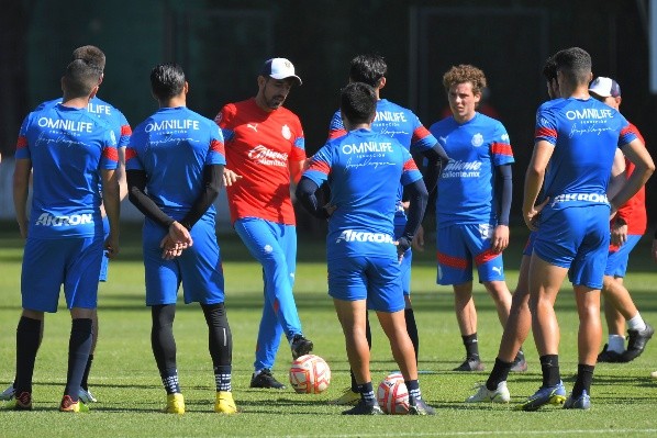 Chivas comienza su viaje hacia España (Imago 7)