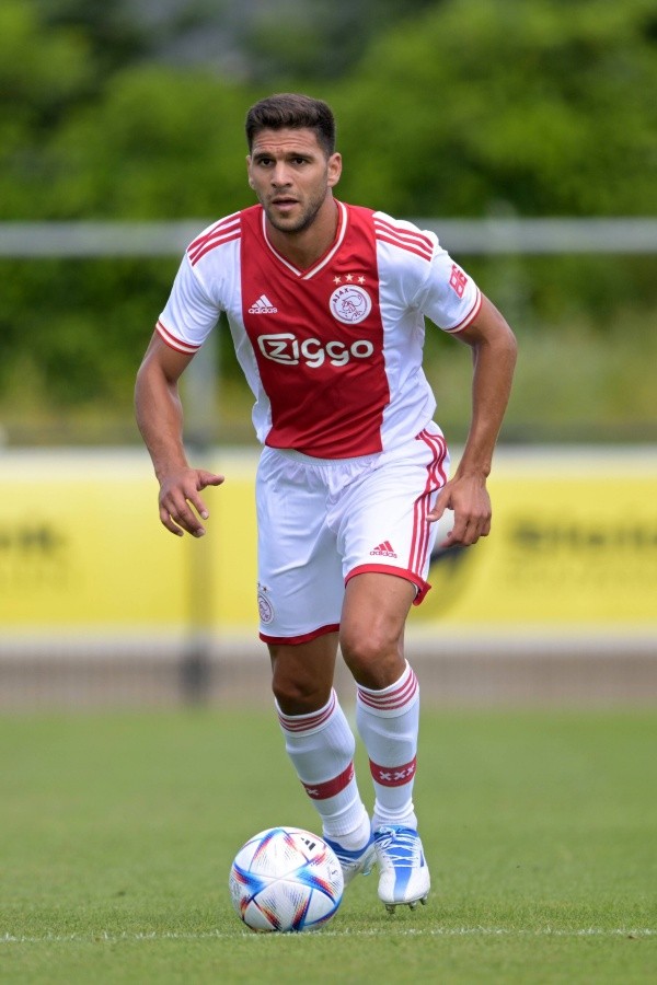 Lisandro Magallán, de Ajax, en la mira de León (Imago)