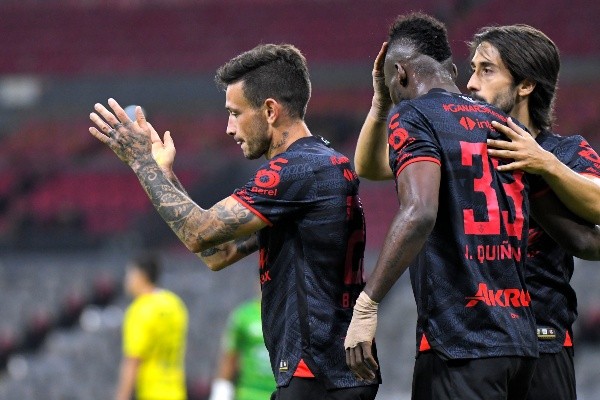 Huevo Lozano quiere arruinar el invicto de las Chivas de Paunovic (Imago 7)