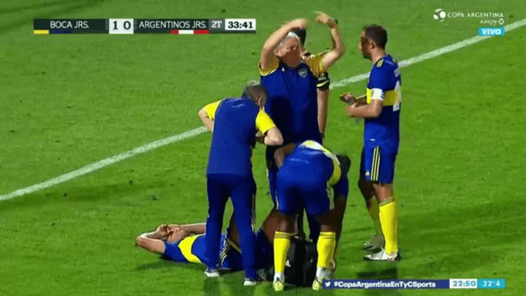 Se encienden las alarmas: Carlos Zambrano salió lesionado en la victoria de Boca Juniors