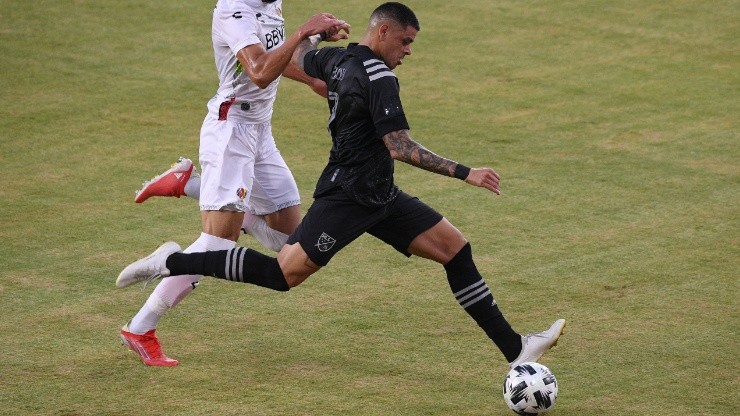 Gustavo Bou fue titular.