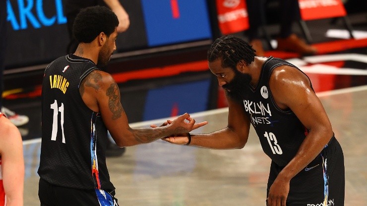 Kyrie Irving y James Harden