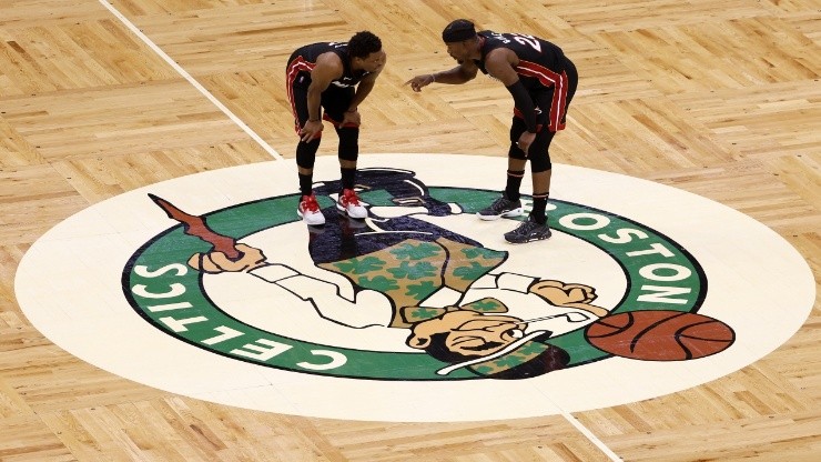 Kyle Lowry y Jimmy Butler ante Boston Celtics en NBA Playoffs 2022