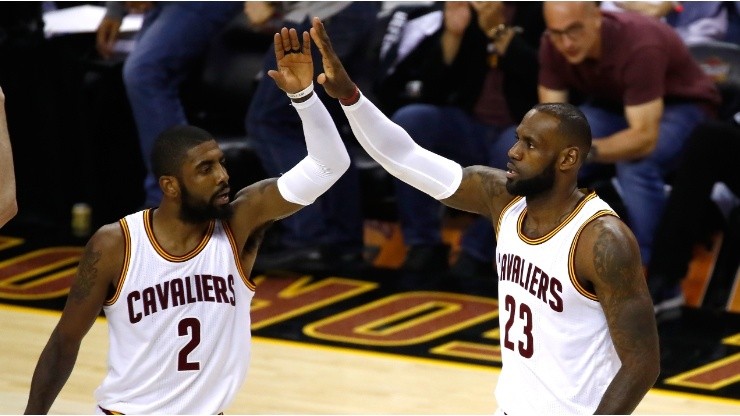 Kyrie Irving y LeBron James