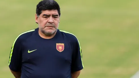MIRADA SERIA. Diego Armando Maradona durante un entrenamiento del Fujairah.
