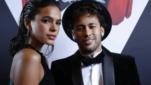 Neymar se casará con su novia Bruna Marquezine, aseguran medios de Brasil